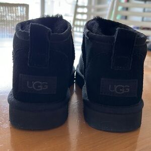 NEW Ugg Ultra Mini Black size 7